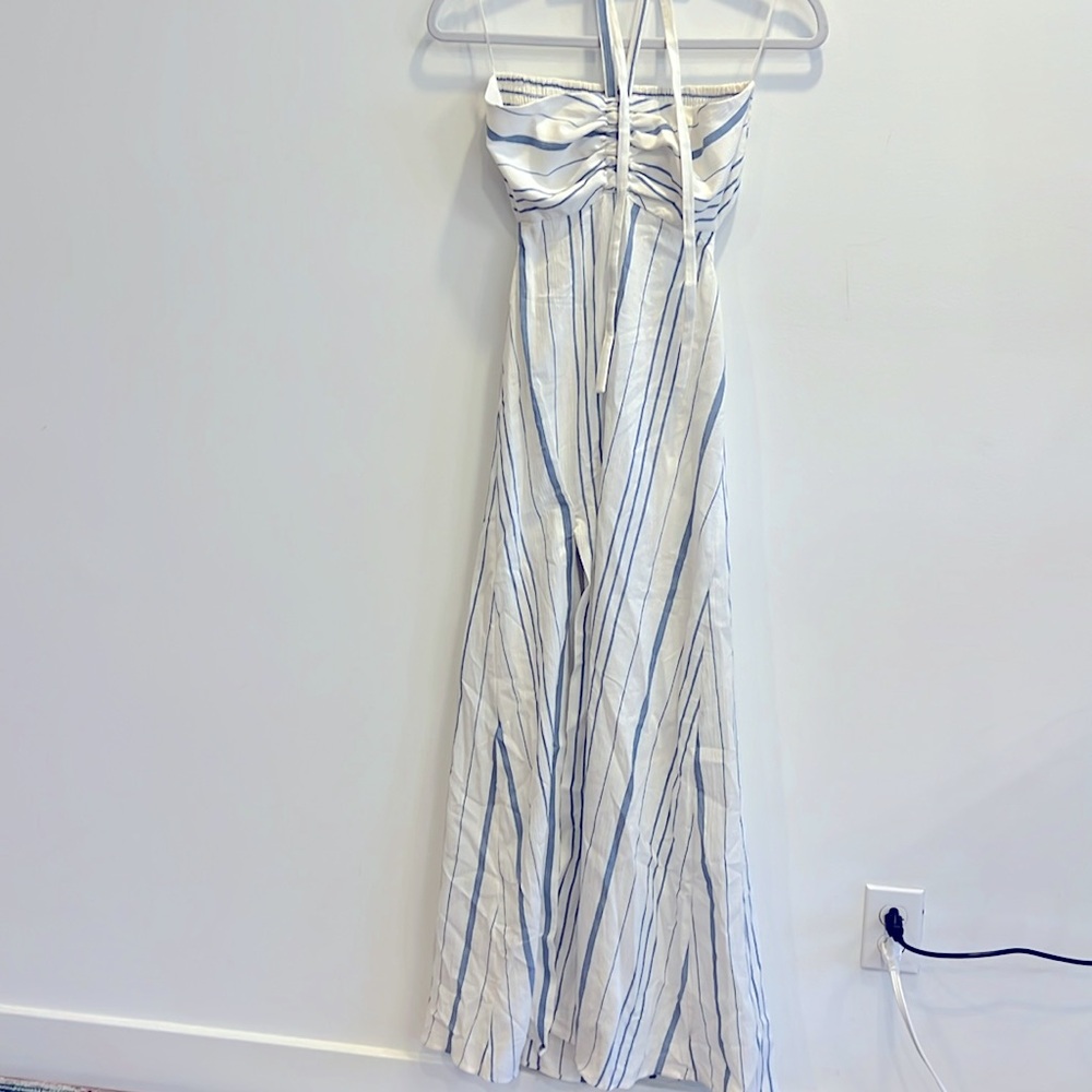 Strapless 100% cotton flowy maxi dress. White with light blue stripes